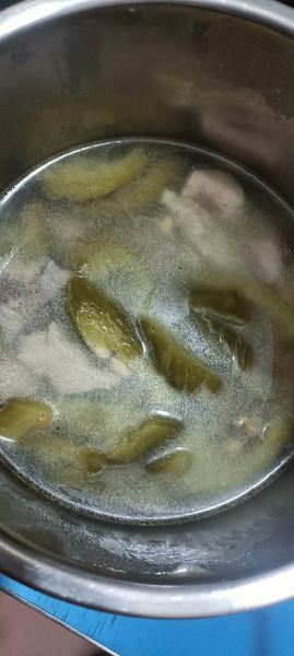 苦瓜汤怎么做不苦_苦瓜汤的做法步骤