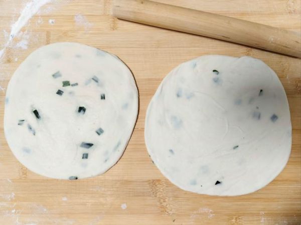 葱油饼怎么做_家常葱油饼做法