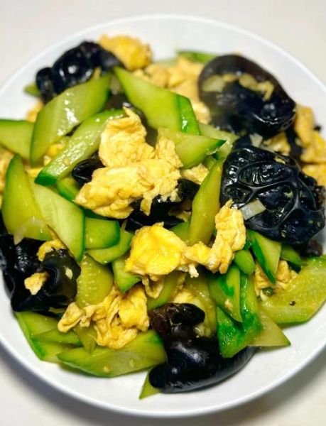 黄瓜木耳炒鸡蛋怎么做_黄瓜木耳炒鸡蛋的家常做法