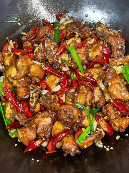 炒辣子鸡怎么做才嫩_家常辣子鸡丁做法