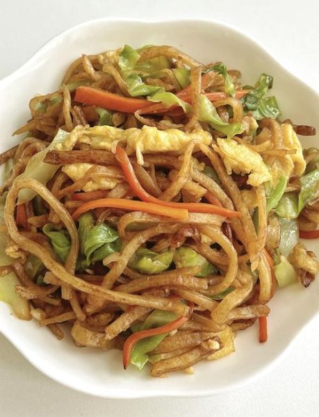 炒饼丝怎么炒才好吃_家常炒饼丝的做法窍门