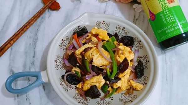 圆葱炒鸡蛋怎么做_圆葱炒鸡蛋家常做法