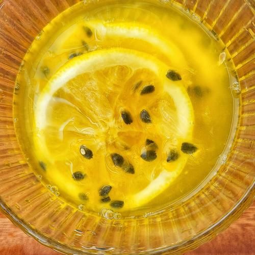 百香果柠檬水怎么做_百香果柠檬水比例是多少