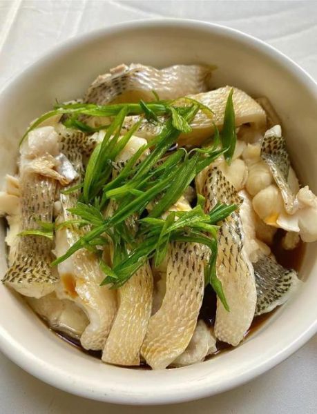 清蒸鲈鱼怎么做_鲈鱼家常做法步骤