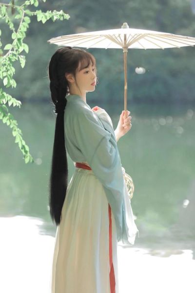 穿汉服怎么搭配发型_汉服适合什么场合穿