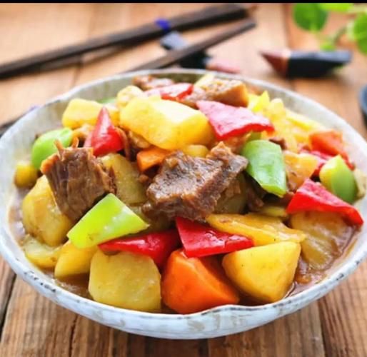 咖喱牛肉土豆怎么做好吃_咖喱牛肉土豆最正宗做法