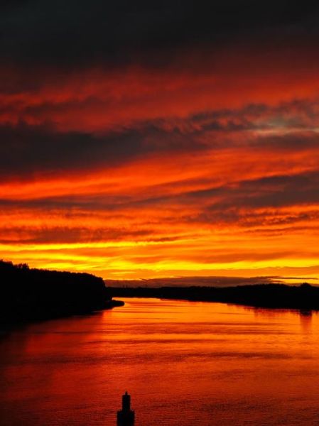 夕阳的天空怎么拍好看_夕阳的天空颜色变化原理