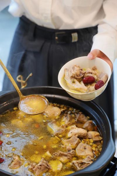 砂锅炖鸡的家常做法_砂锅炖鸡怎么做好吃