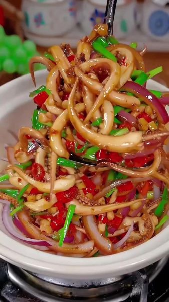 炒鱿鱼的家常做法_炒鱿鱼怎么做好吃