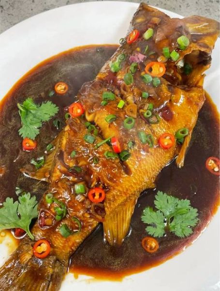 家常红烧鲈鱼怎么做_红烧鲈鱼怎么做好吃又简单