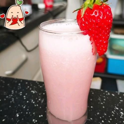 牛奶草莓汁怎么做_草莓牛奶榨汁比例是多少