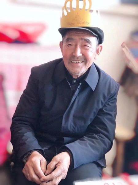 慈祥的老人怎么形容_慈祥的近义词有哪些