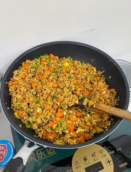 蛋炒饭怎么做_蛋炒饭先炒蛋还是先炒饭