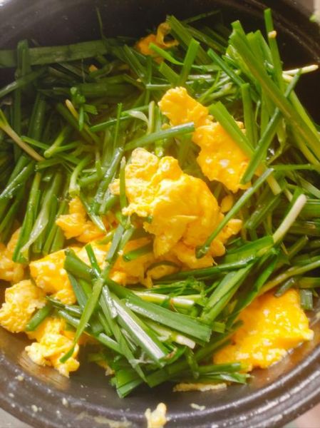 炒韭菜的家常做法_韭菜怎么炒才不出水