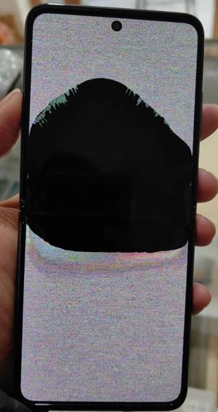 手机漏液是什么意思_屏幕漏液还能用多久