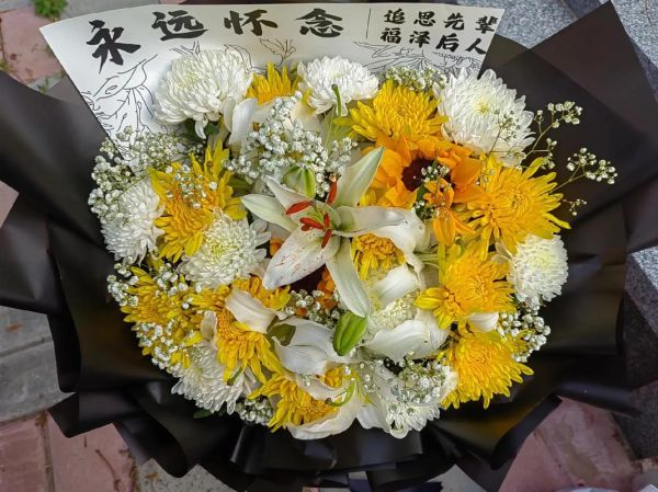 父亲去世怎么安慰_父亲去世送什么花