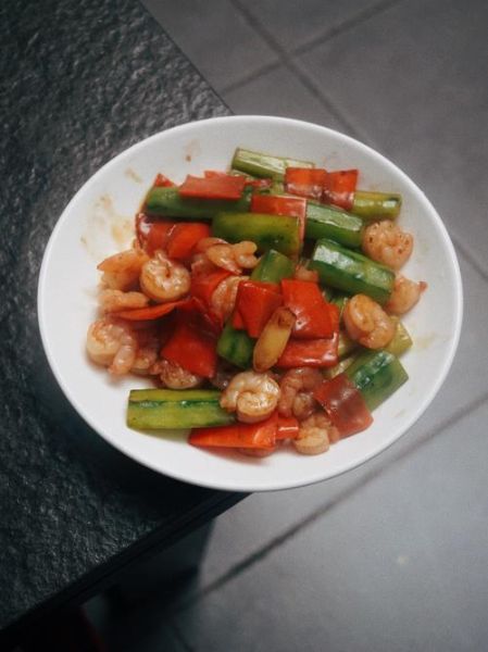 清炒虾仁怎么炒才嫩_清炒虾仁用不用焯水