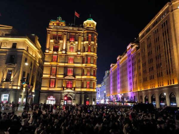 人山人海_摩肩接踵怎么写