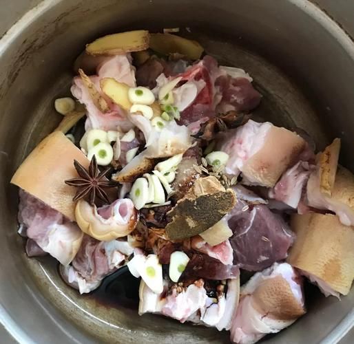 猪脚怎么做好吃_高压锅炖猪脚要多久