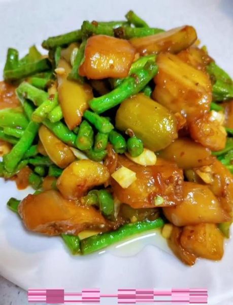 炒茄子怎么做才好吃_茄子炒多久才软