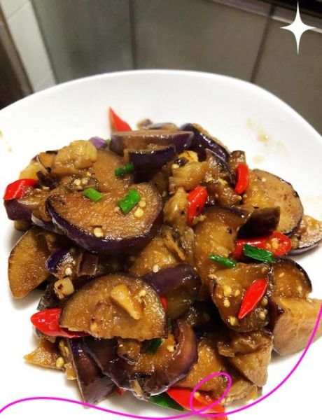 炒茄子怎么做才好吃_茄子炒多久才软