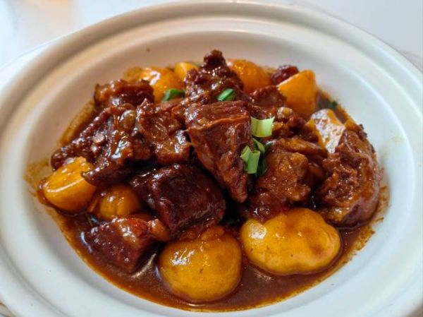 土豆炖牛肉家常做法_怎么炖才软烂入味