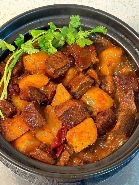 土豆炖牛肉家常做法_怎么炖才软烂入味