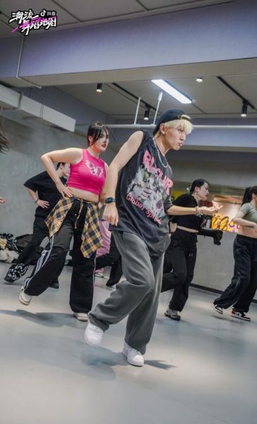 帅哥跳舞怎么学_帅哥跳舞适合什么风格