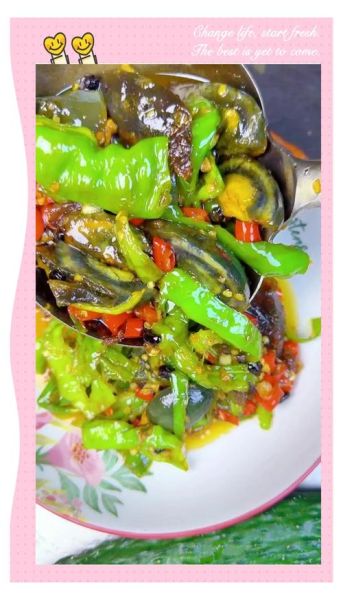 青椒皮蛋怎么做_青椒皮蛋需要焯水吗