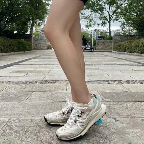 跑步穿什么鞋_跑步多久能减肥