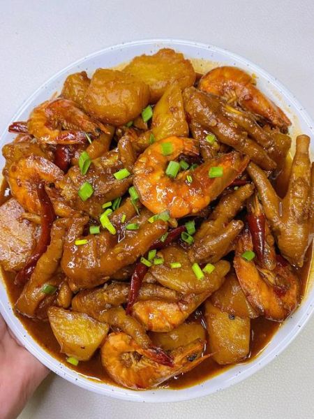明虾鸡爪煲怎么做好吃_明虾鸡爪煲家常做法