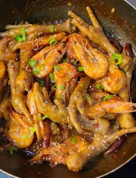 明虾鸡爪煲怎么做好吃_明虾鸡爪煲家常做法