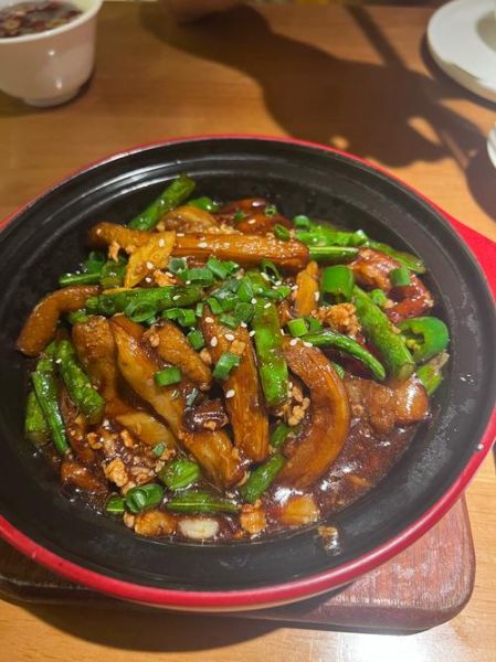 砂锅茄子煲怎么做_茄子煲要不要先炸