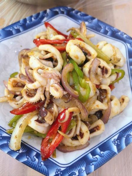 炒鱿鱼怎么炒才嫩_炒鱿鱼的做法步骤