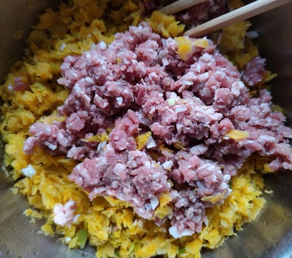 羊肉胡萝卜饺子馅怎么做_羊肉饺子馅去膻技巧