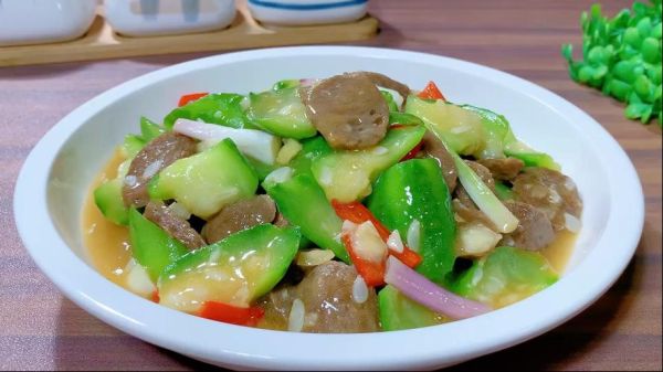 牛肉炒丝瓜怎么炒才嫩_丝瓜炒牛肉用不用焯水