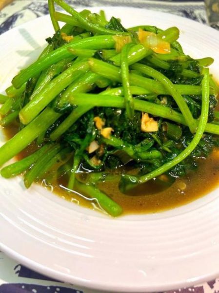 蒜蓉茼蒿怎么做_蒜蓉茼蒿焯水吗