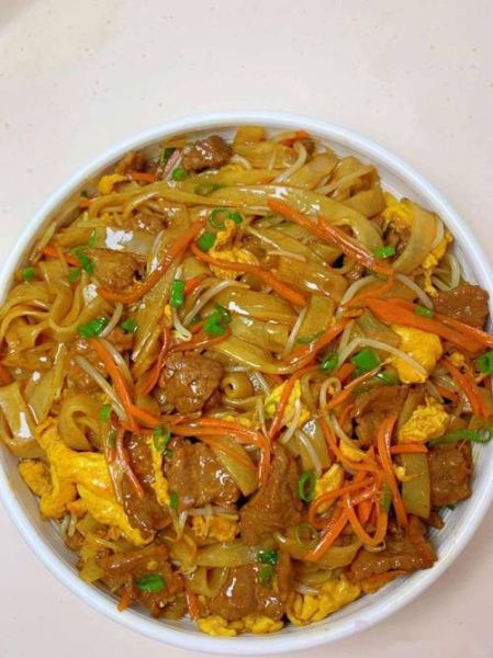 家常炒河粉怎么做_炒河粉不粘锅技巧
