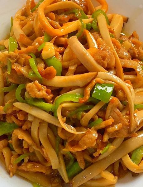 杏鲍菇炒肉怎么做好吃_杏鲍菇炒肉用焯水吗