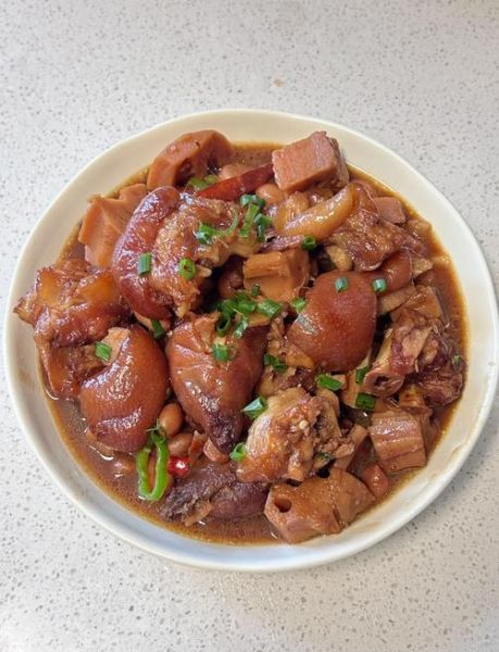 烧猪蹄的家常做法_猪蹄怎么炖才软糯