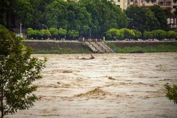 洪水是怎么形成的_洪水来临前有哪些征兆