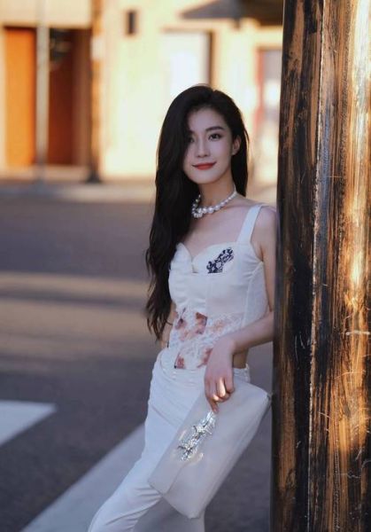 秀外慧中是什么意思_如何成为秀外慧中的女人