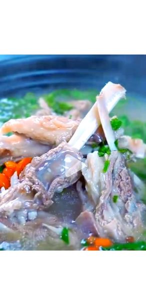 羊肉萝卜汤怎么做_羊肉萝卜汤去腥技巧