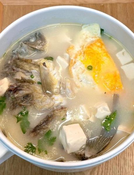 鲫鱼怎么做好吃_家常鲫鱼汤的做法