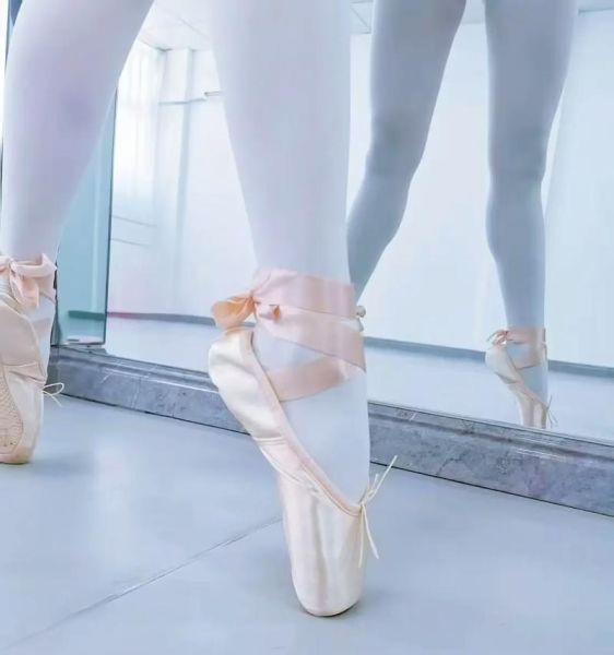 芭蕾初学者穿什么练功服_芭蕾足尖鞋怎么选