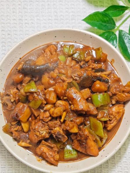 土豆炖鸡的家常做法_土豆炖鸡怎么做好吃又入味