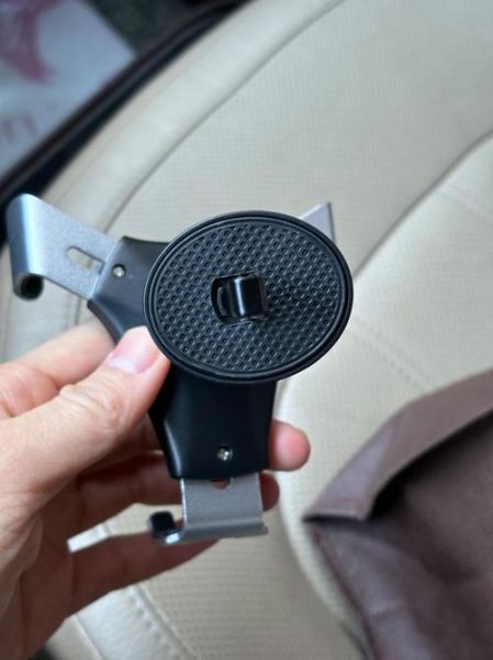 车载手机支架怎么安装_出风口支架安装步骤