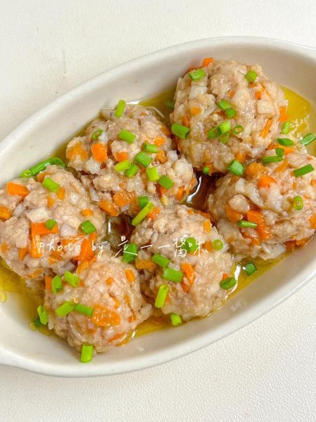 莲藕肉丸子怎么做_莲藕肉丸子怎么炸才酥脆