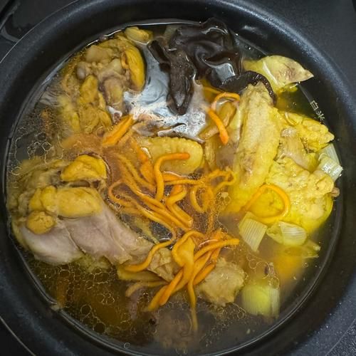 煲鸡汤的家常做法_鸡汤怎么煲才香