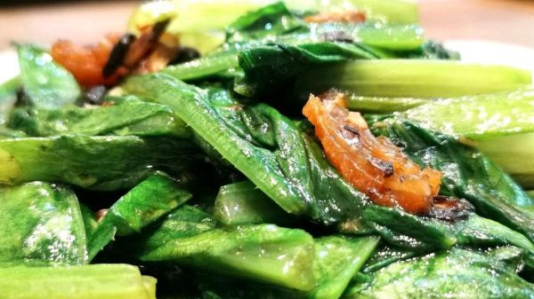 豆豉鲮鱼油麦菜怎么做_油麦菜焯水还是直接炒